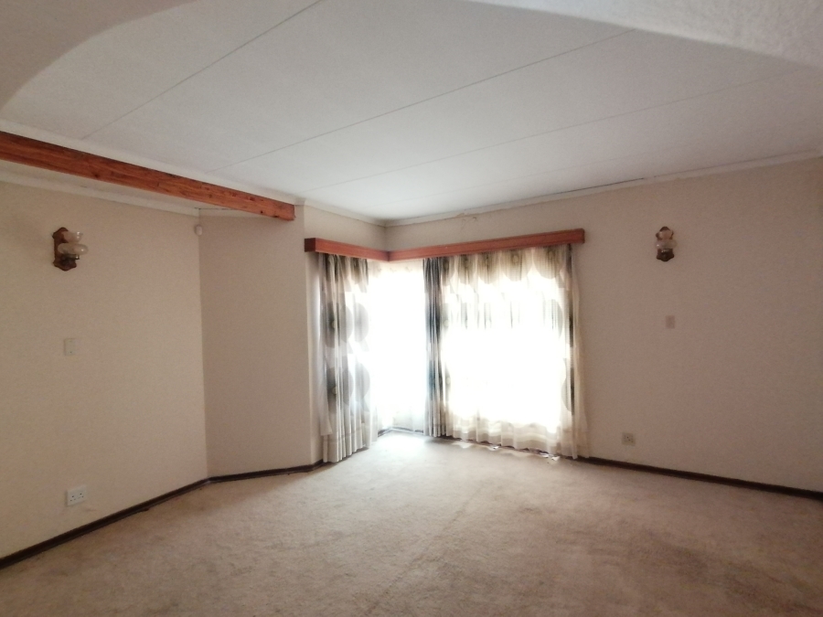 5 Bedroom Property for Sale in Vaal Park North West